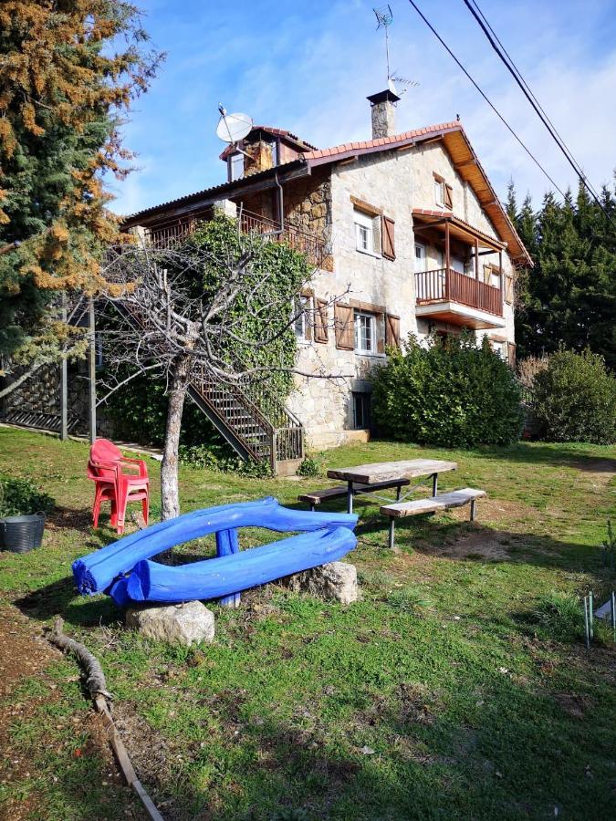 منزل الضيف Hoyos del Collado  في La Casona De Collado المظهر الخارجي الصورة