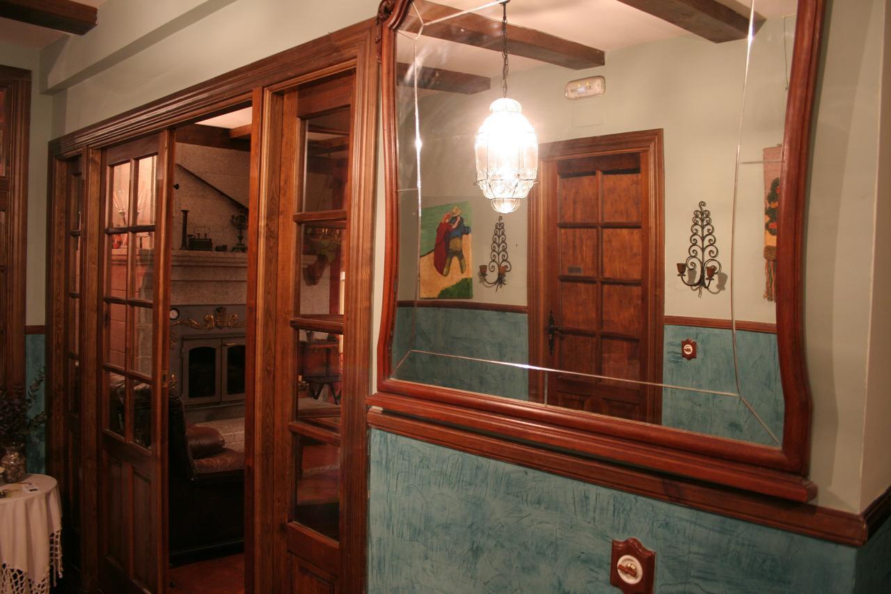 منزل الضيف Hoyos del Collado  في La Casona De Collado المظهر الخارجي الصورة