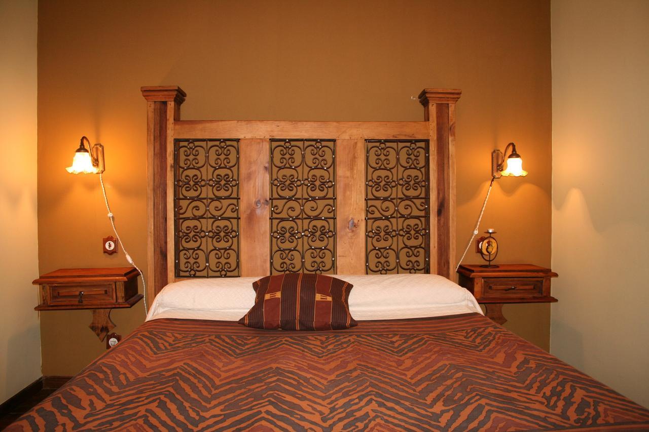 منزل الضيف Hoyos del Collado  في La Casona De Collado المظهر الخارجي الصورة