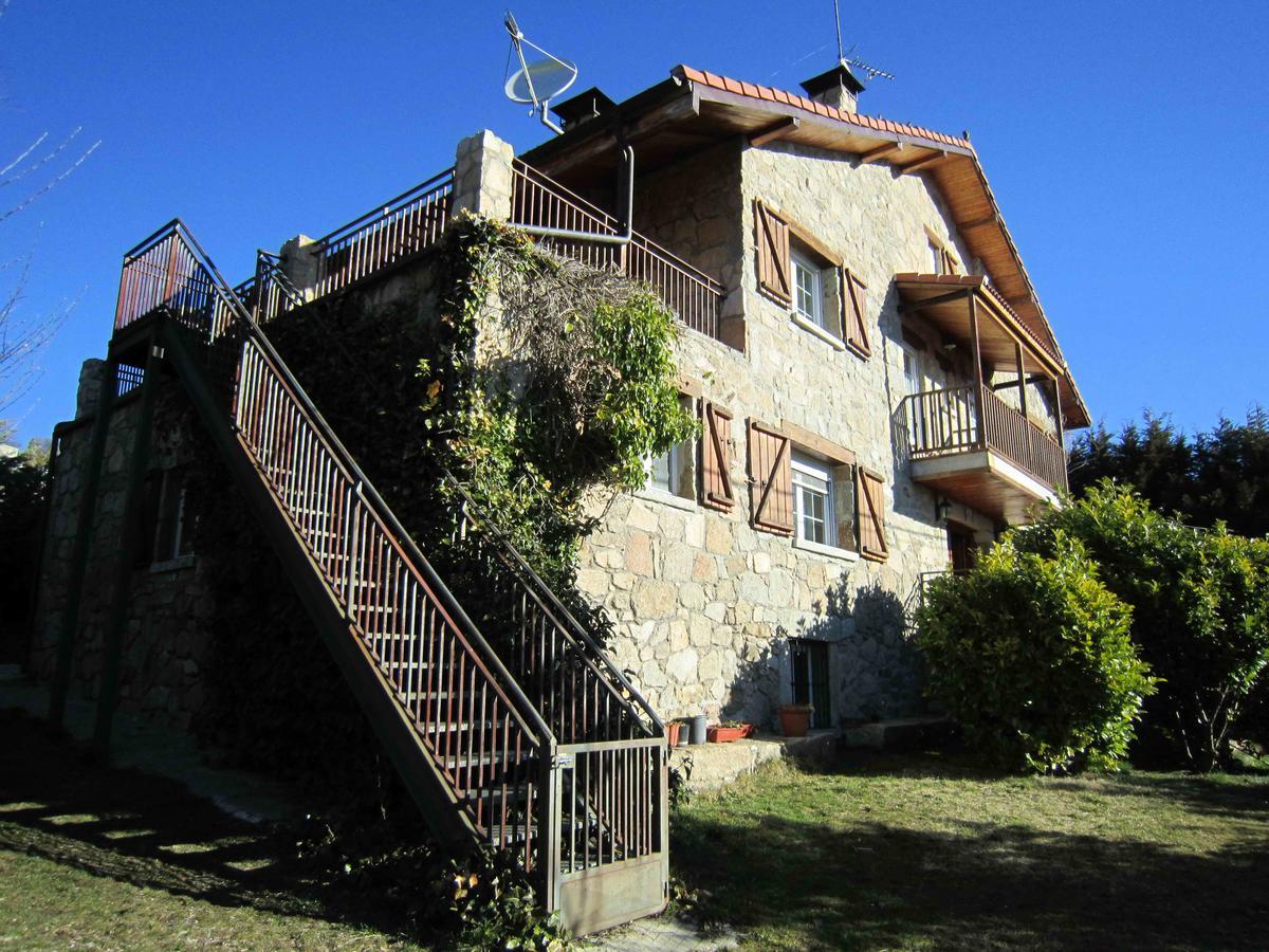 منزل الضيف Hoyos del Collado  في La Casona De Collado المظهر الخارجي الصورة